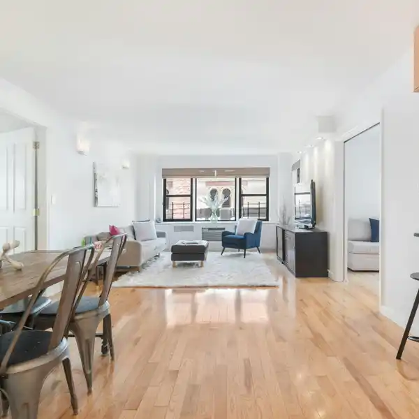 UNIQUE THREE BEDROOM WITH A LOW MONTHLY