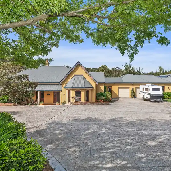 EXPANSIVE COUNTRY MANOR