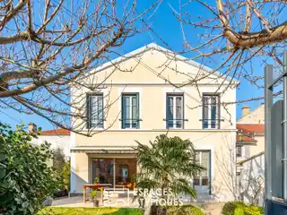 Privileged Living Environment on a Quiet Street