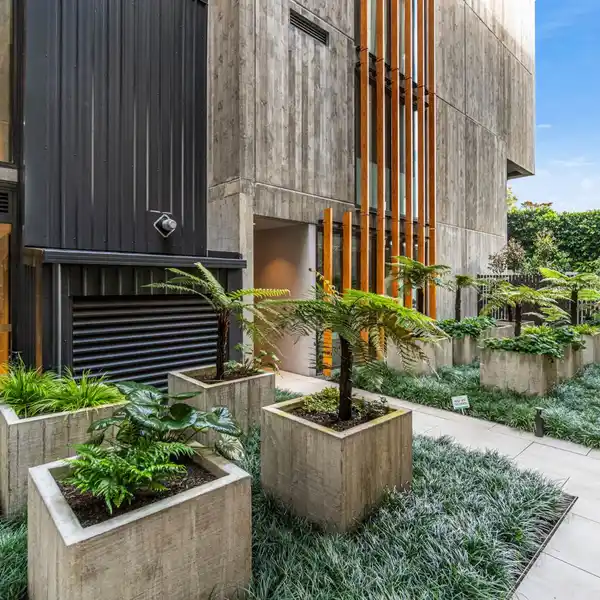 NORTH-FACING GARDEN APARTMENT