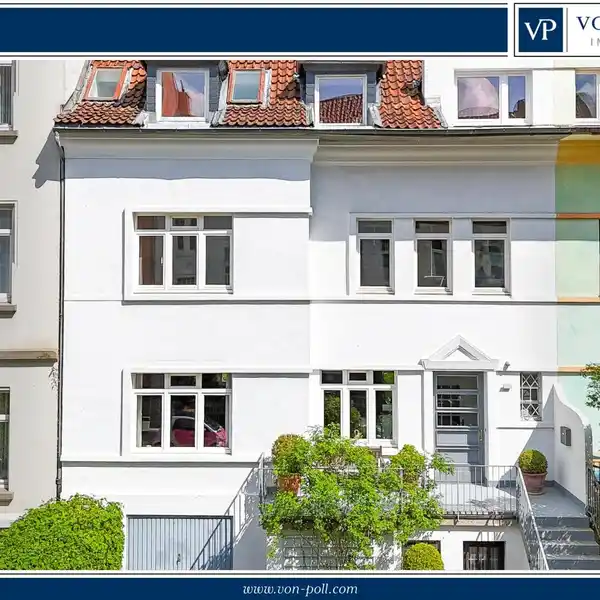 STYLISH CITY VILLA WITH A LARGE GARDEN