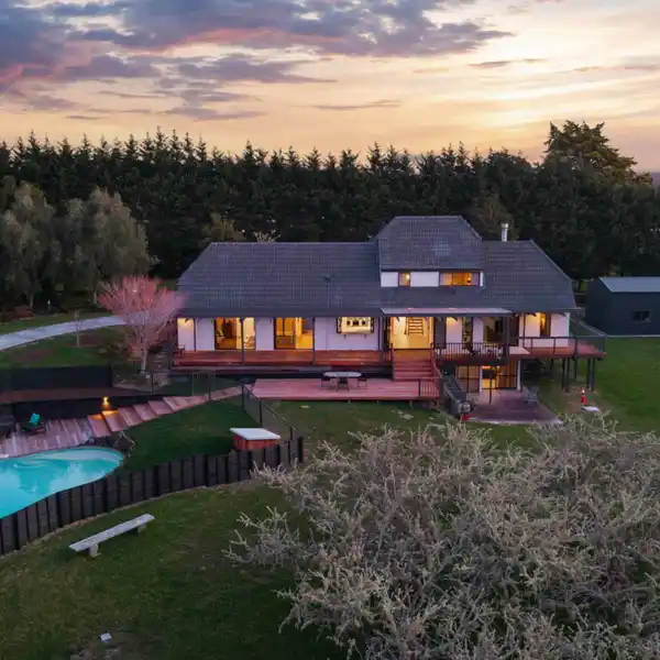 RENOVATED FAMILY RETREAT ON OVER ONE HECTARE