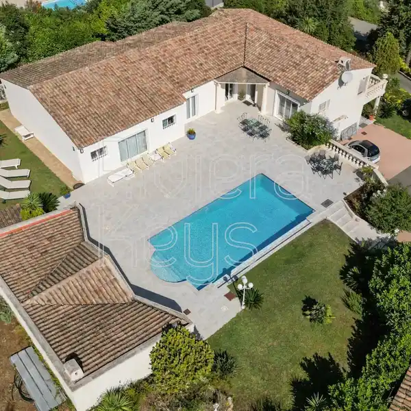 MODERN VILLA WITH POOL AND GUEST APARTMENT