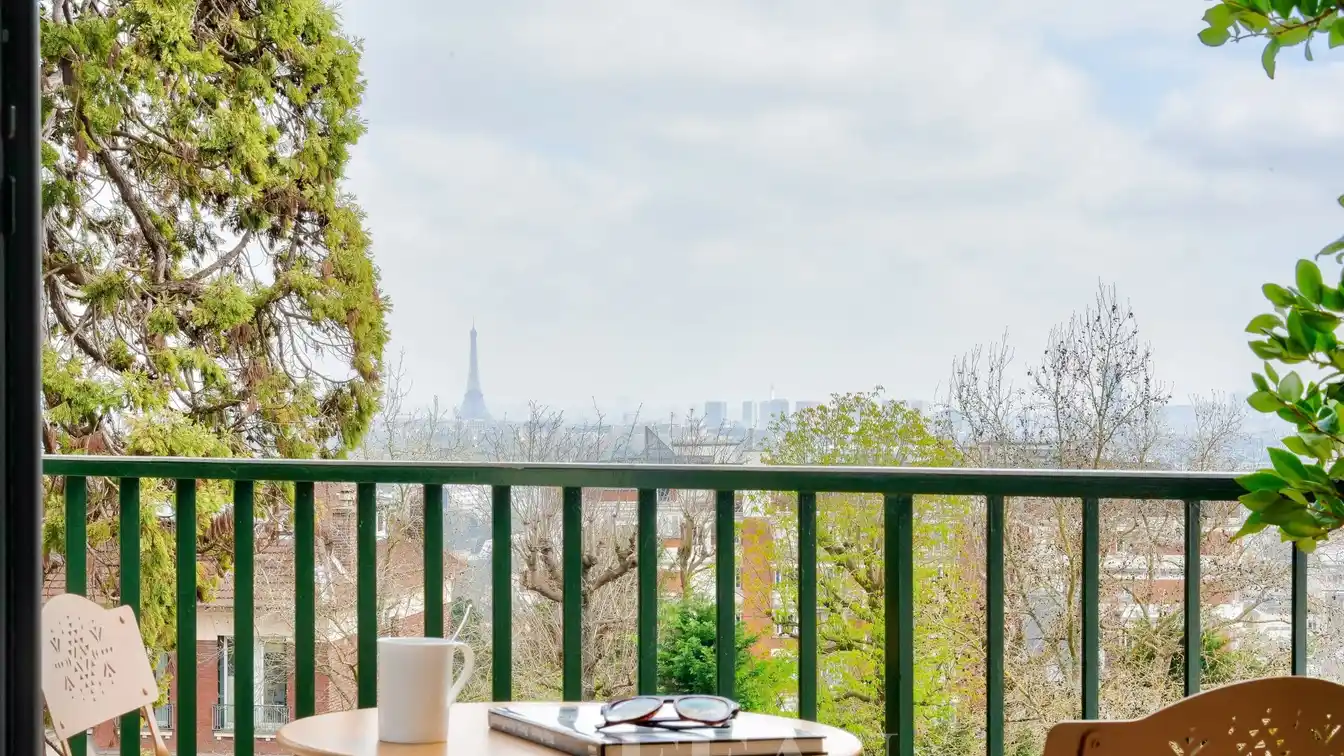 Bright and Peaceful Apartment