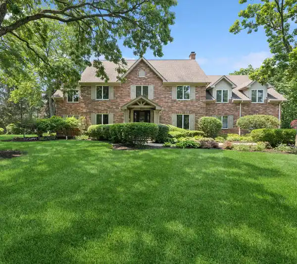 INCOMPARABLE LAKEFRONT PARADISE
