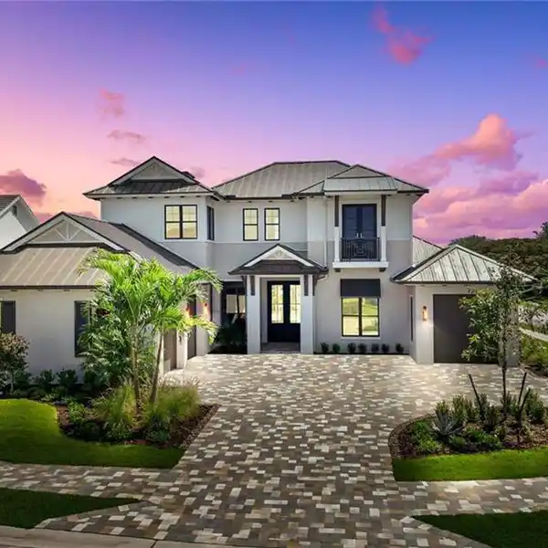 ENCHANTING PROPERTY IN A PICTURESQUE COMMUNITY