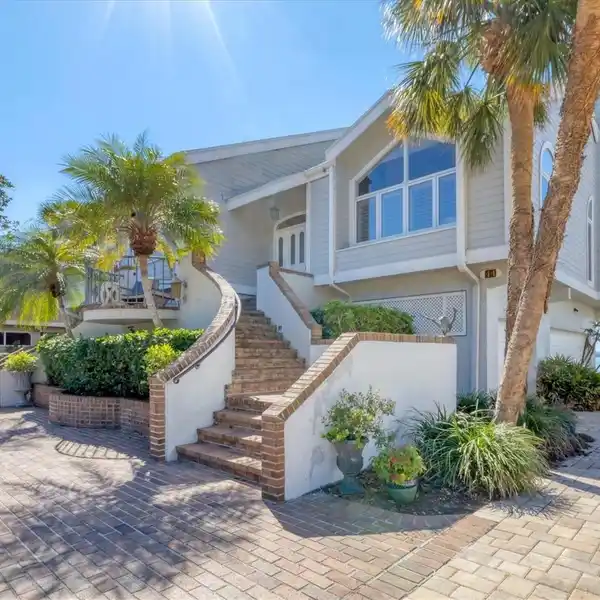 RARE GEM DIRECTLY ON SARASOTA BAY