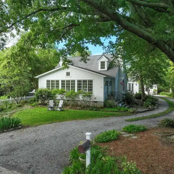 WELL-MAINTAINED HOME FULL OF SPECIAL FEATURES