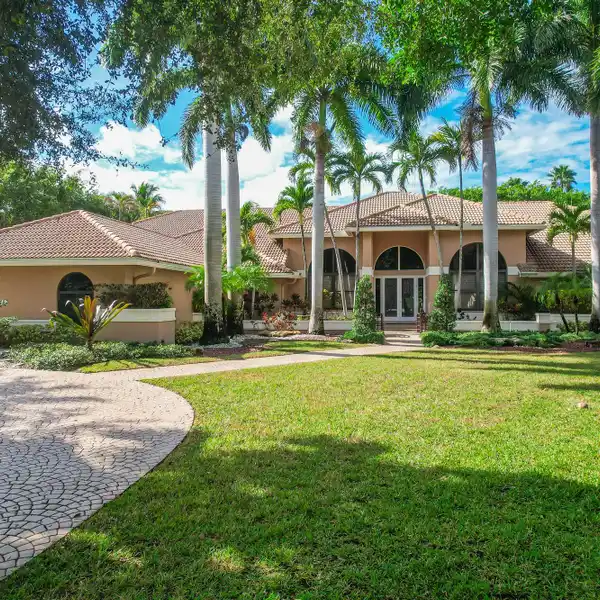 SPECTACULAR HOME IN PRESTIGIOUS CYPRESSHEAD