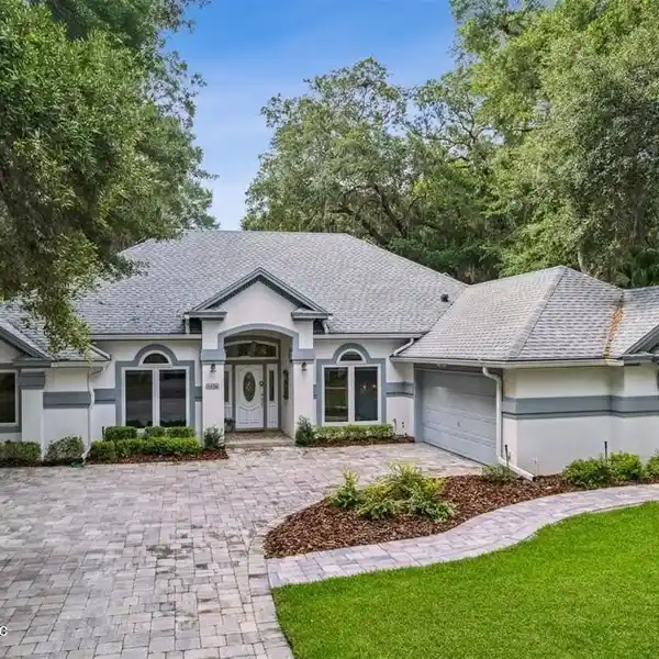 REMODELED ISLAND RETREAT BY THE BEACH