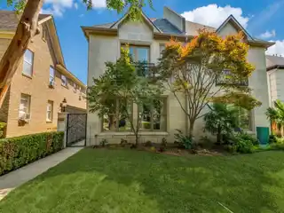 Bespoke Residence Showcasing Artful Design and Quality