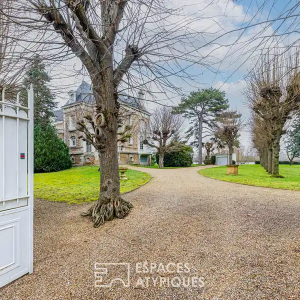 EXCEPTIONAL RESIDENCE IN THE ISLAND OF VILLENNES