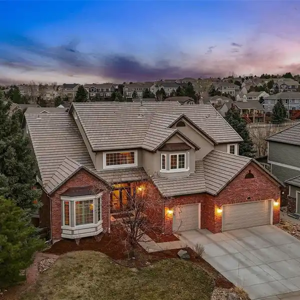 ELEGANT RESIDENCE WITH SCENIC MOUNTAIN VIEWS