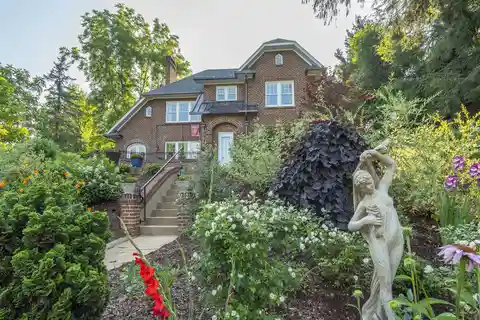 The Huvard House