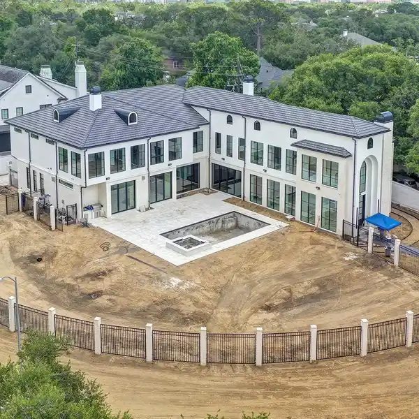 AMAZING NEW CONSTRUCTION RESIDENCE IN TANGLEWOOD