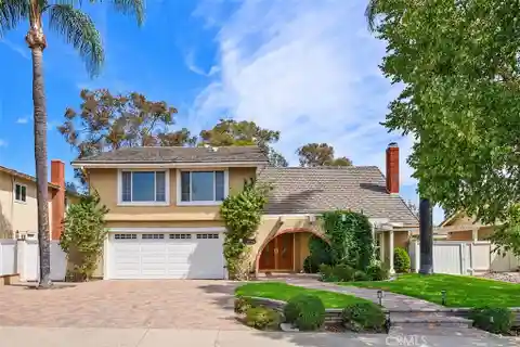 Beautifully Maintained Home in Desirable La Paz