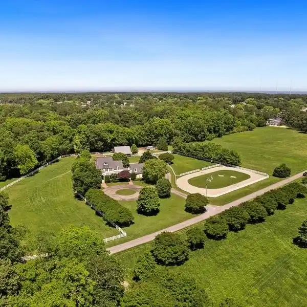 ELEGANT HOME WITH BARN ON PRIVATE LANE