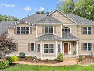 Beautifully Maintained Home on a Prime Cul-De-Sac