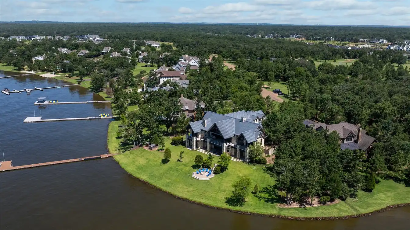 Refined Lakeside Living