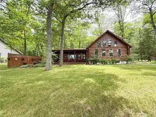 Lakefront Log Cabin Retreat
