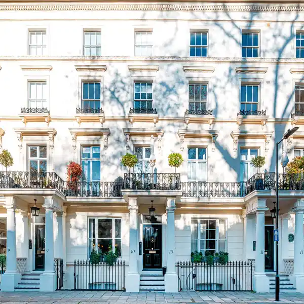 EXCEPTIONAL PENTHOUSE APARTMENT IN LEINSTER SQUARE