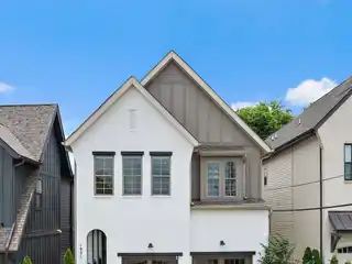 Luxurious Living in the Heart of Green Hills