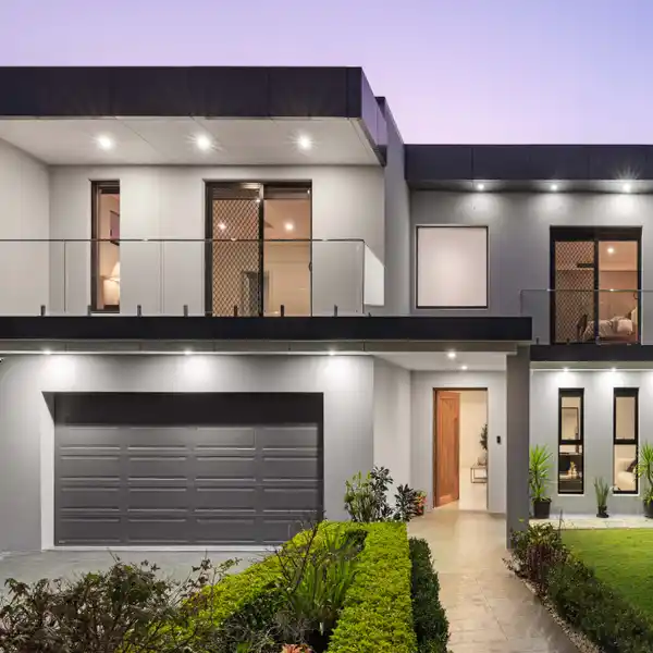 NEARLY NEW FULL BRICK RESIDENCE