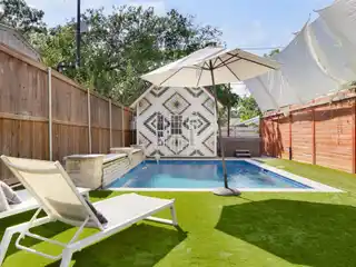 Beautifully Renovated Circa 1900 Travis Heights Cottage