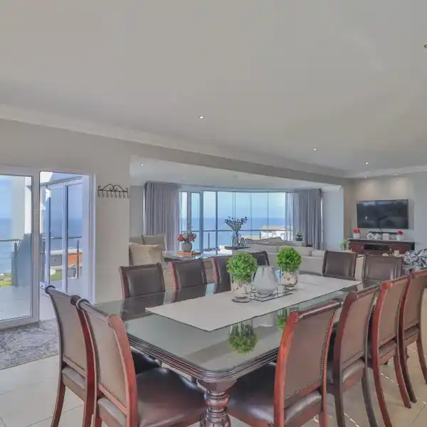 ELEGANT COASTAL LIVING ABOVE THE FAIRWAYS