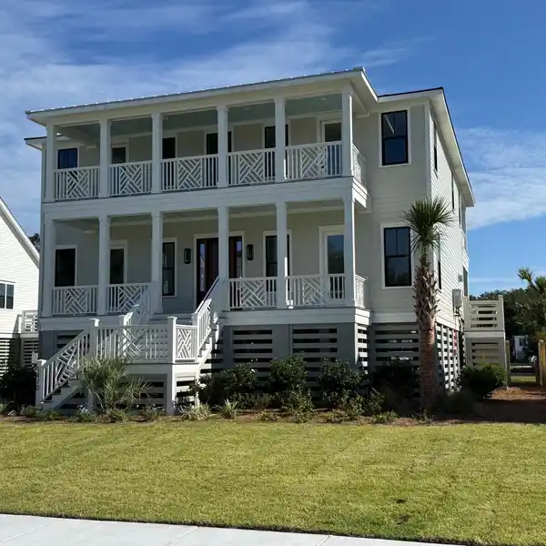 EXQUISITE BRAND NEW HOME IN HEIRLOOM LANDING