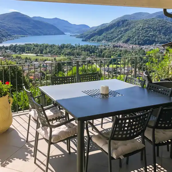 FIVE BEDROOM HOME WITH COMMANDING VIEWS