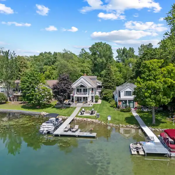 LAKEFRONT LIVING ON GREEN LAKE