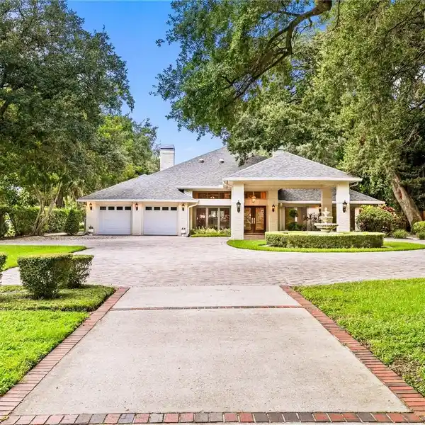 EXQUISITE ESTATE ON THE SERENE SHORES OF EGYPT LAKE
