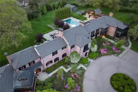 Quintessential Huntleigh Estate
