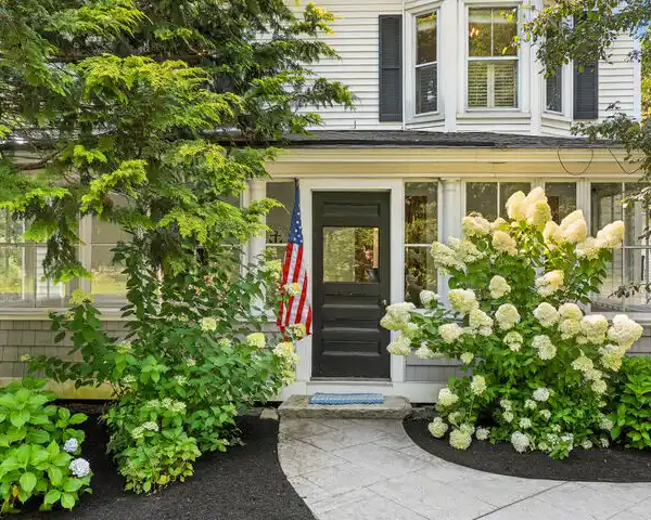 TIMELESS NEW ENGLANDER HOME