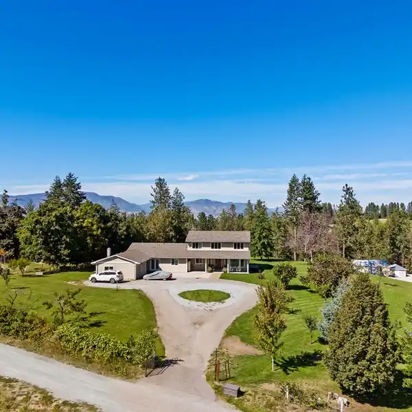 GATED ESTATE IN SOUGHT-AFTER SOUTHEAST KELOWNA