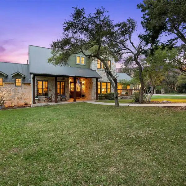 ELEGANT HOME WITH RAINWATER SYSTEM