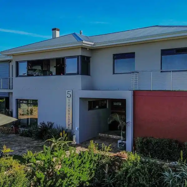 RICH COASTAL HERITAGE MEETS REFINED MODERN LIVING