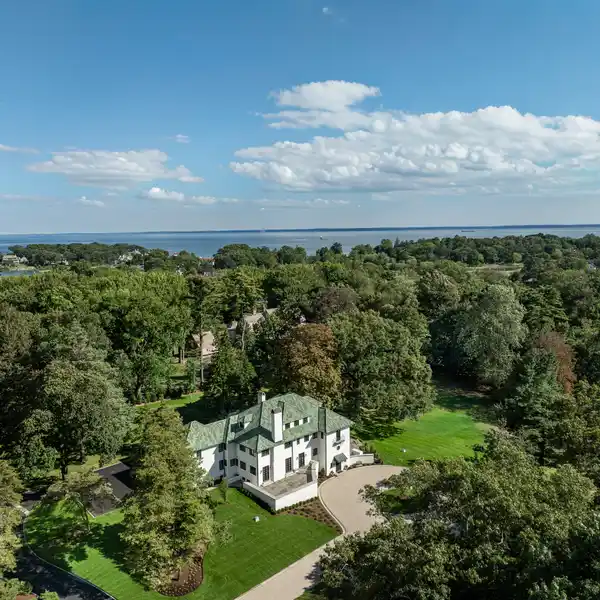 MAGNIFICENT ROUND MEADOWS ESTATE