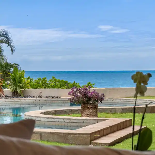 EXCEPTIONAL ESTATE ON KEAWAKAPU BEACH