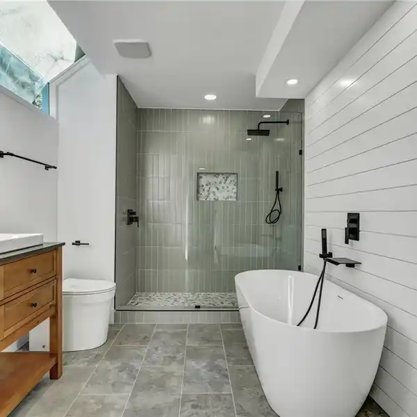 NEWLY REMODELED HOME IN THE EXCLUSIVE BRIDGEPORT COMMUNITY