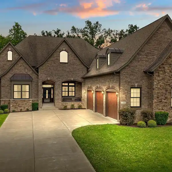 SPACIOUS CUSTOM HOME WITH PRIVATE BACKYARD