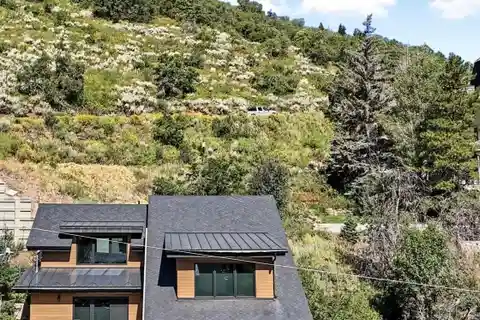 Mountain Comfort with Modern Design