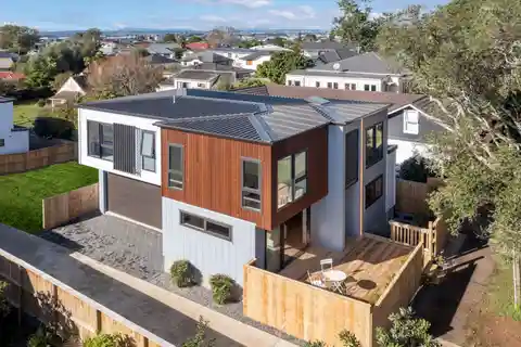 Architectural Elegance Steps from Cornwall Park