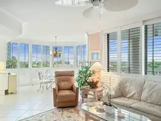 Thoughtfully Designed Open-Plan End Unit