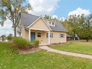 Gorgeous Devil's Lake Waterfront Home