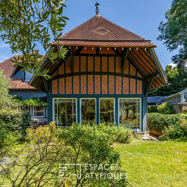 STUNNING FORMER GARDENER'S RESIDENCE