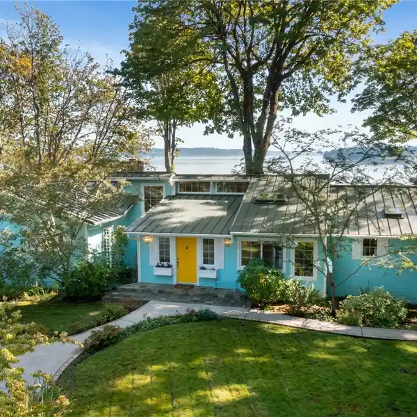 UNMATCHED SECLUSION ON ULTRA-PRIVATE SOUTH HEAD PENINSULA