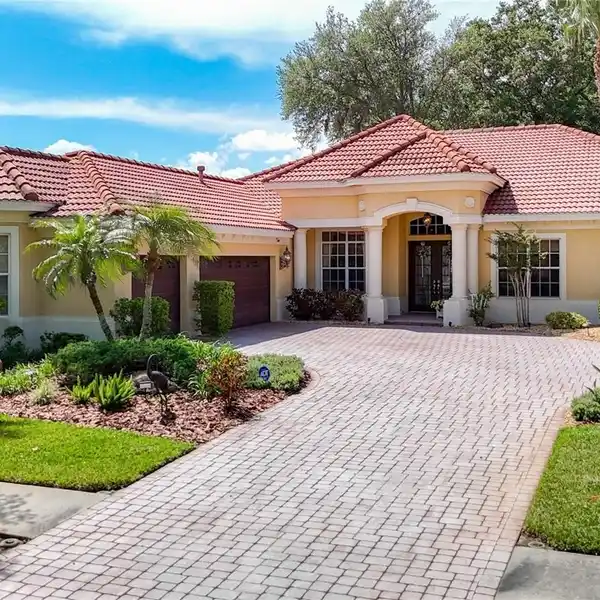 UPSCALE LUXURY HOME IN GRAND HAMPTON