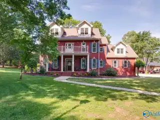 Beautifully Updated Home in Hampton Cove